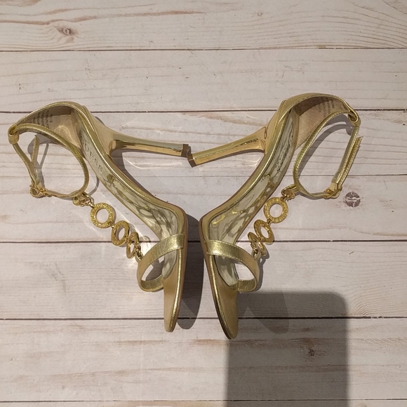 🌸🍀🌺 Gold heels shoes by Guess🌸🌸🌺👠👠 - Picture 3 of 10